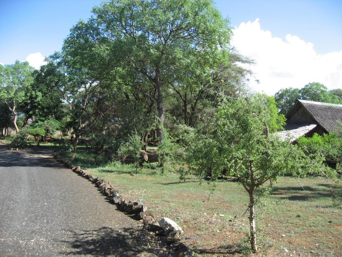 Severin Safari Camp Tsavo West National Park ภายนอก รูปภาพ