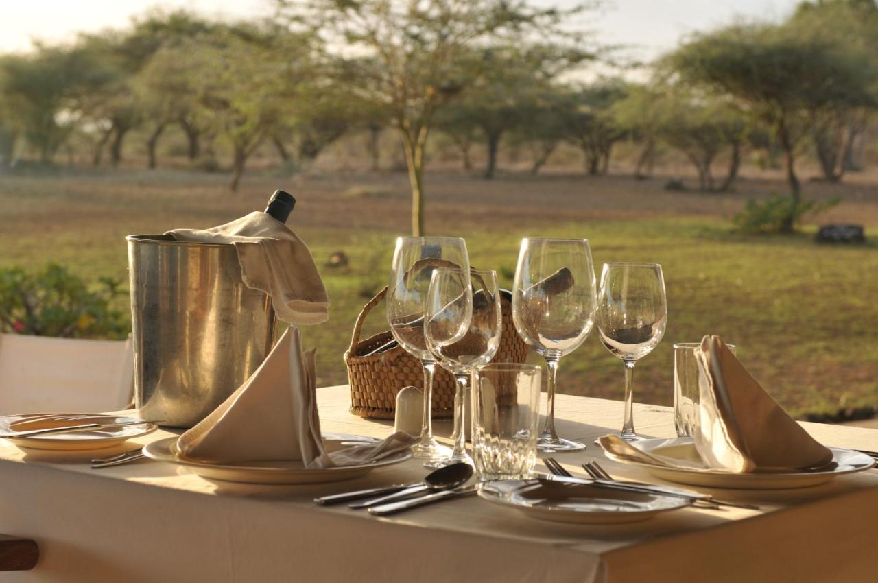 Severin Safari Camp Tsavo West National Park ภายนอก รูปภาพ